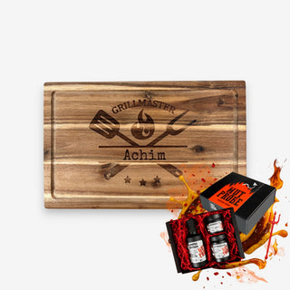 Geschenkset Schneidebrett aus Akazienholz Motiv Grillmaster und Mutprobe Box mit Senf, Chili & BBQ-Sauce
