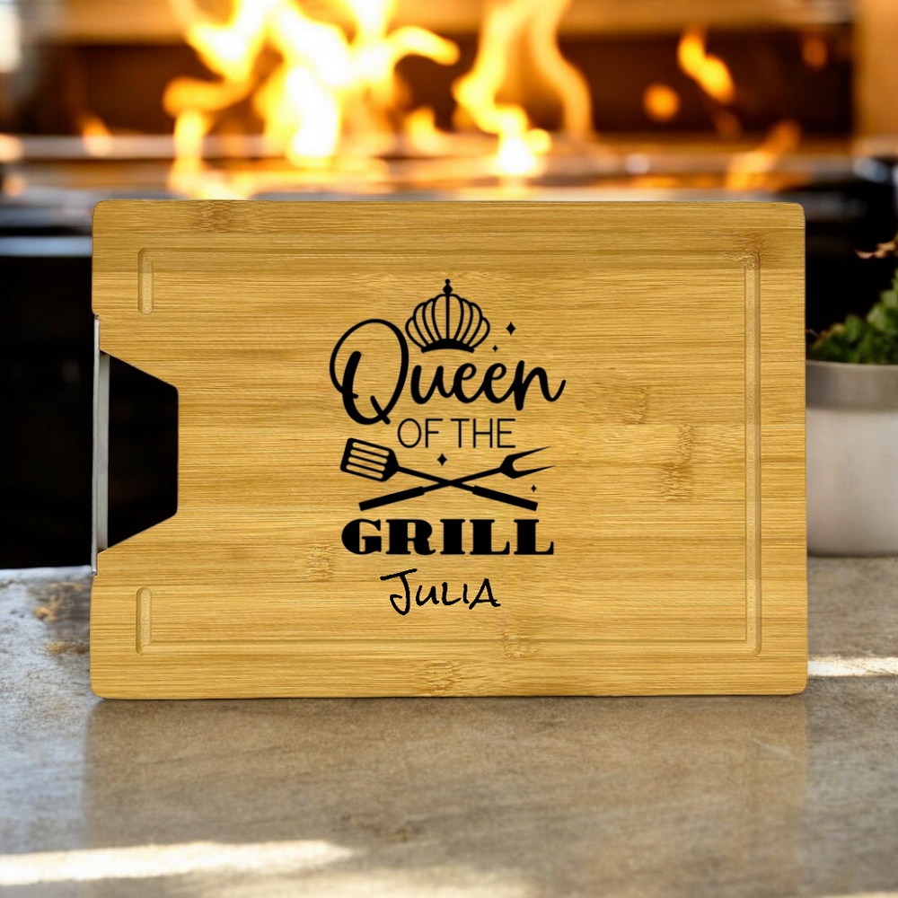 Schneidebrett mit Griff und Saftrille aus Bambus - Queen of the Grill - gerngeschenkt