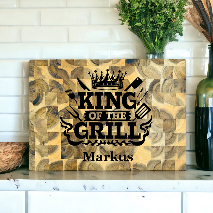 großes Profi-Schneidebrett "King of the Grill" aus Akazienholz mit deinem Namen - gerngeschenkt