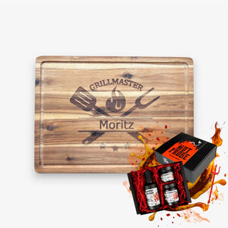 Geschenkset Schneidebrett aus Akazienholz Motiv Grillmaster und Mutprobe Box mit Senf, Chili & BBQ-Sauce