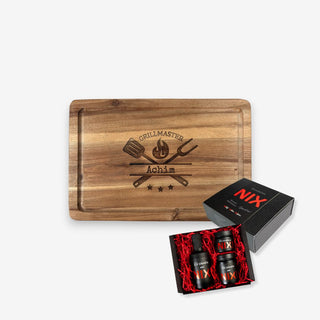 Geschenkset Schneidebrett aus Akazienholz Motiv Grillmaster und Wir schenken uns NIX Geschenkbox mit Senf, Grill Sauce & Gewürzsalz