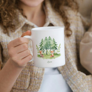 Personalisierbare Tasse für Kinder mit niedlichen Tieren im Wald
