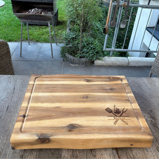 Premium Schneidebrett aus Akazienholz Motiv Grillbesteck