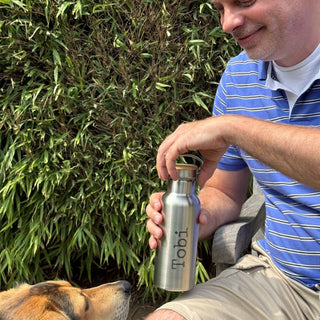 Trinkflasche aus Edelstahl mit Bambusdeckel 500 ml mit Gravur auf der Flasche